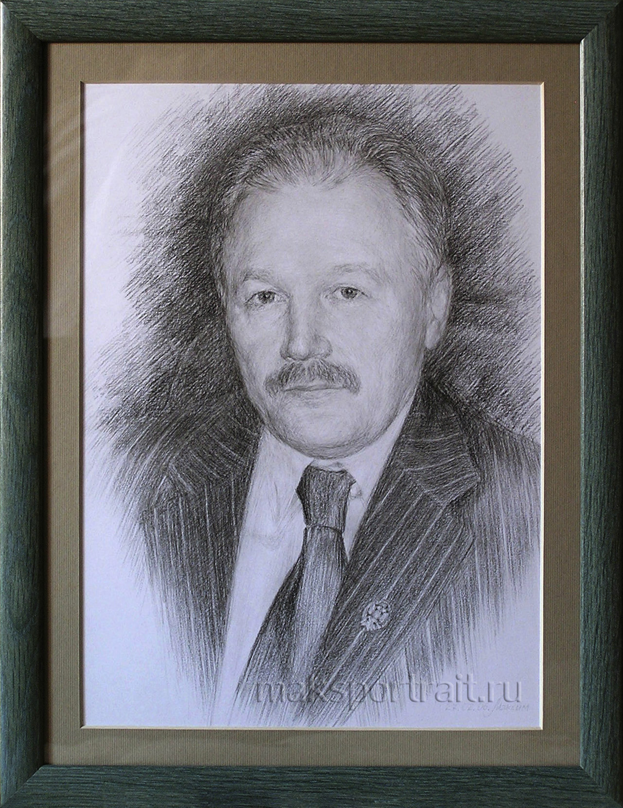 Чёрно-белый портрет по фото, нарисованный угольным карандашом на бумаге, заказ в Новосибирске